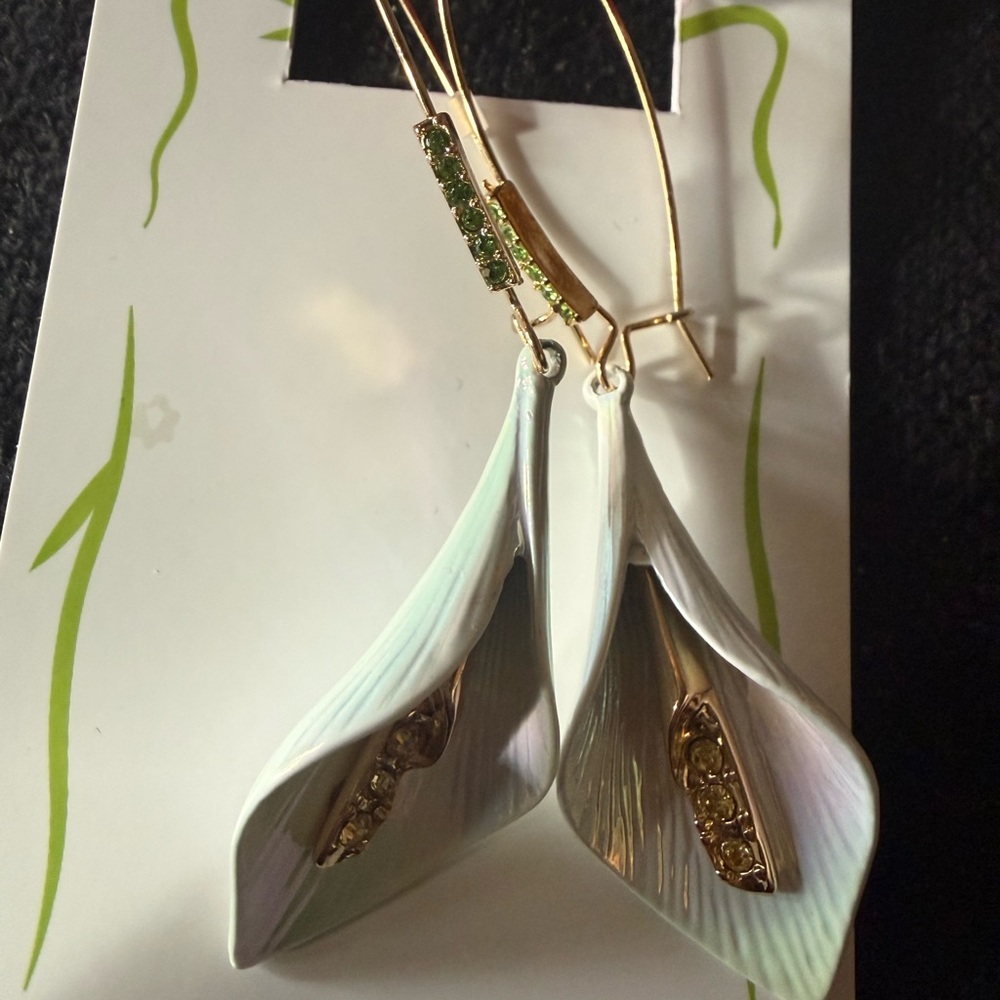 Betsey Johnson Calla Lilly Earrings New - Picture 3 of 6